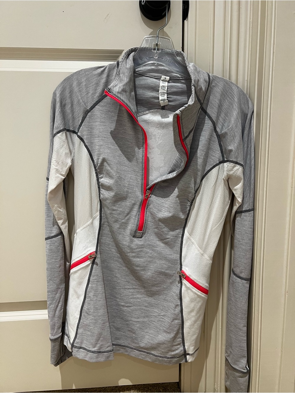 Lululemon size 6 half zip lightweight jacket